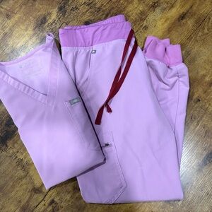 Figs scrub set in lilac